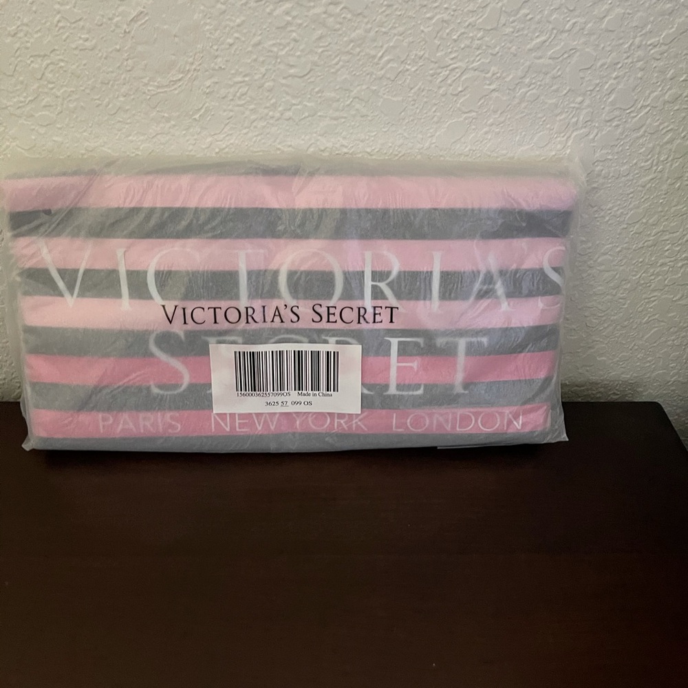 Assortments new VS and PINK TOTES - Picture 12 of 15